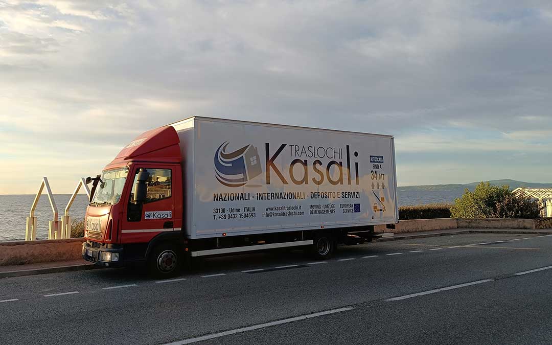 Trasloco internazionale: affidati a Kasali Traslochi a Udine